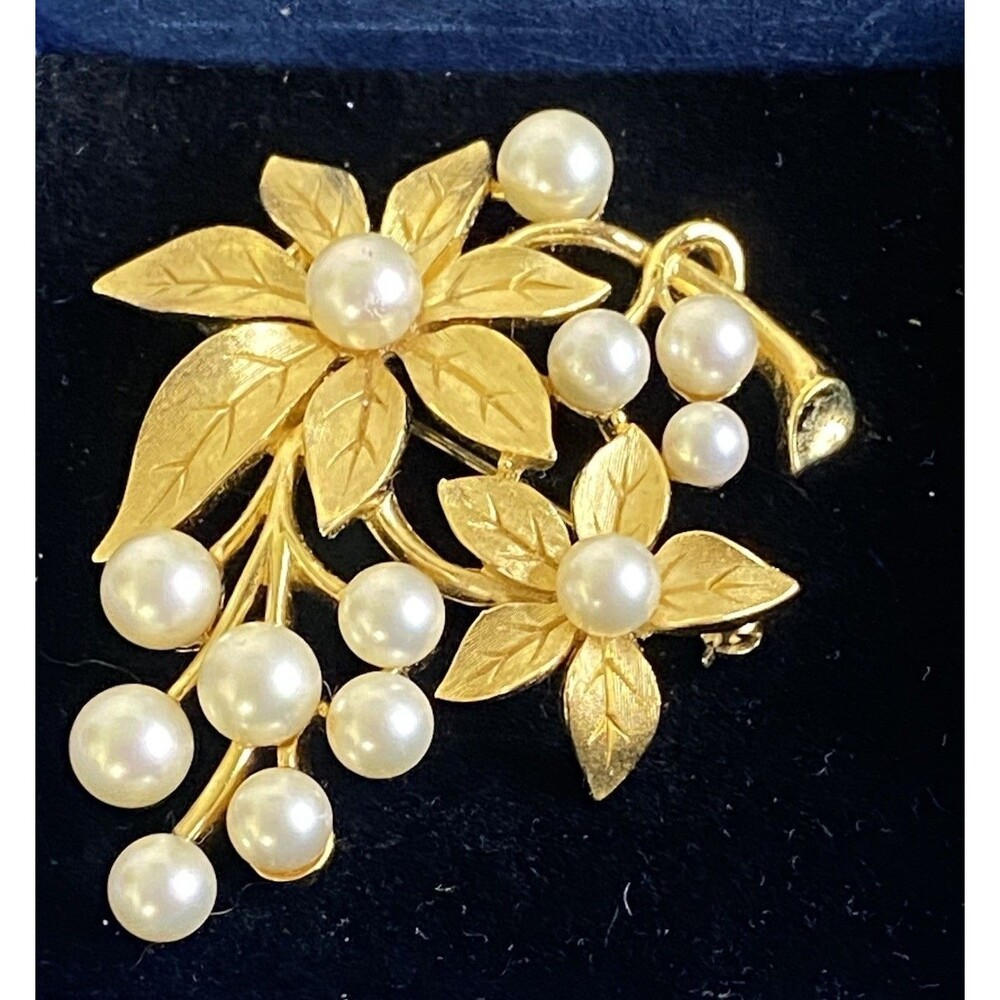 Vtg Signed Majorica Faux Pearl Rhinestone Gold Tone Floral Bouquet Brooch Pin